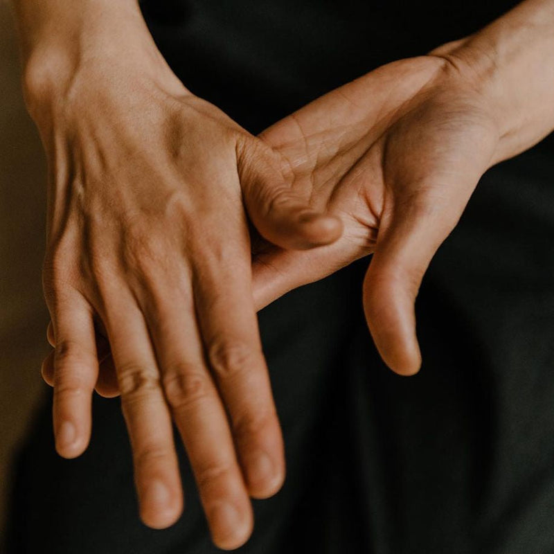 Dry, Cracked Hands: Causes and Everyday Care